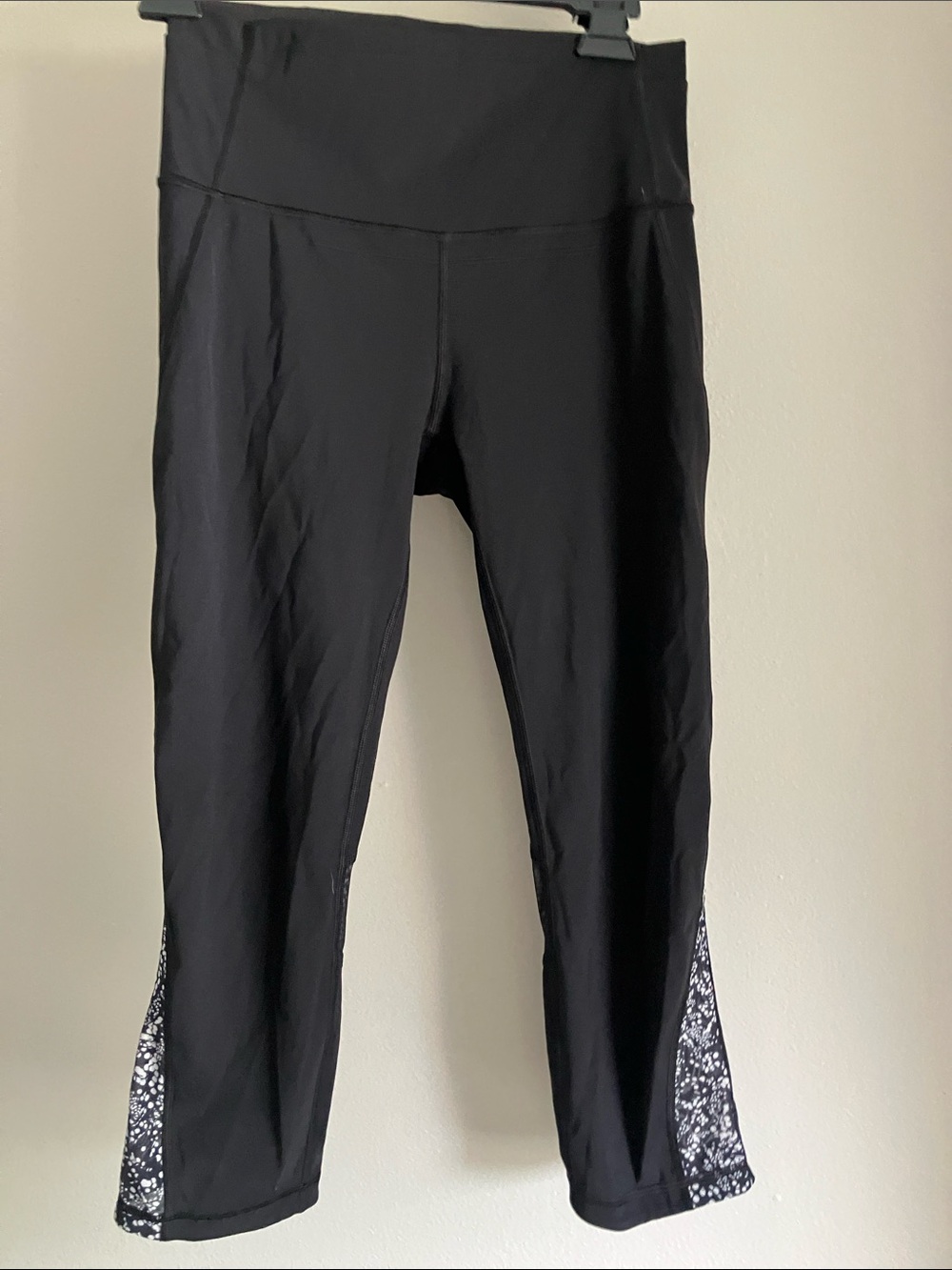 Lululemon Mix & Mesh Crop 21” black size 6